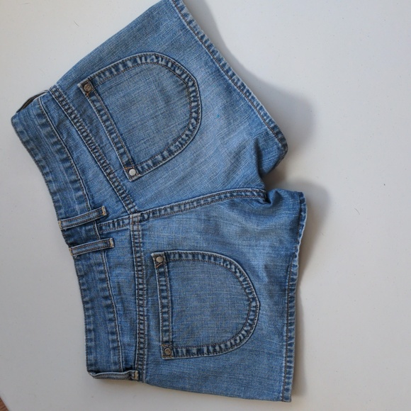 EUC WOMEN'S DENIM SHORTS - Picture 2 of 5